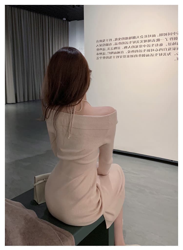 深みのある大人の艶やかタイトワンピース